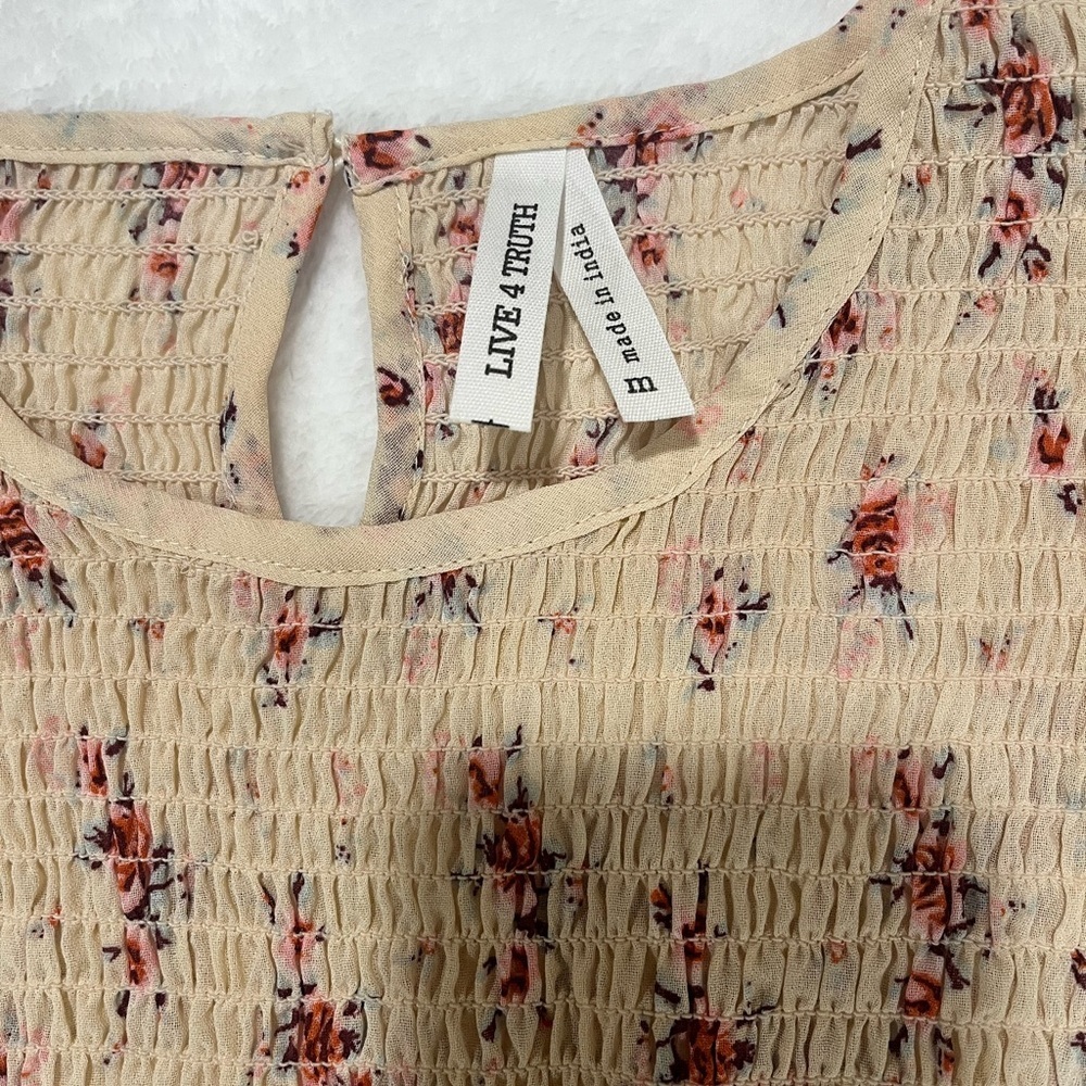 Live 4 Truth Floral Smocked Puff Sleeve Crop Blouse - Medium - Picture 8 of 9